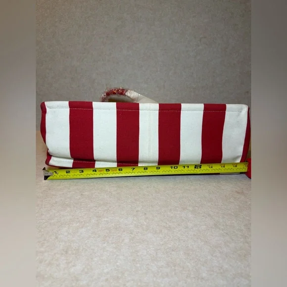 Sonoma Goods Danson Canvas Tote Red Cream Summer Bag Crab Charm NWT - Picture 9 of 10